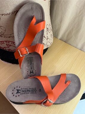 Mephisto Women's Orange Leather Buckle Toe-Loop Sandals
